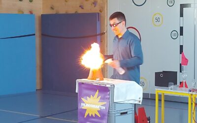 Wissenshow der „Physikanten“ begeistert Grundschule Wollmatingen